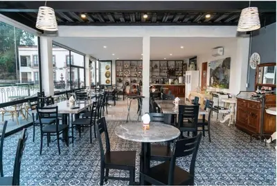 Un restaurante o sitio para comer en Hotel Danini