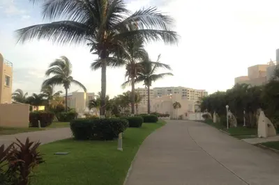 Jardín al aire libre en Depa Frente al Mar en Acapulco Diamante