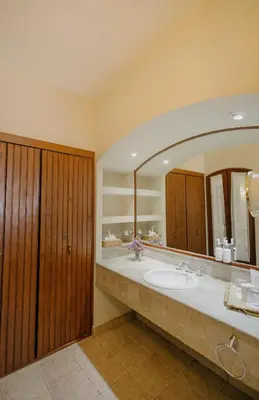 Un baño de Hotel Hacienda Los Laureles