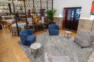 Zona de estar de voco Royalty Puebla Downtown by IHG