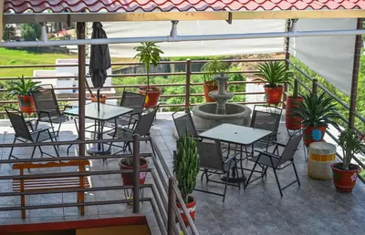 Un restaurante o sitio para comer en Casa LEONOR