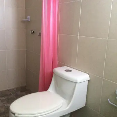Un baño de Casa LEONOR