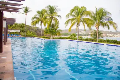 Piscina en o cerca de Las Brisas Huatulco-All Inclusive