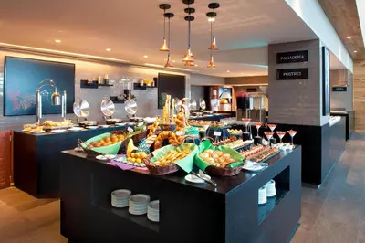 Comida en o cerca de este hotel