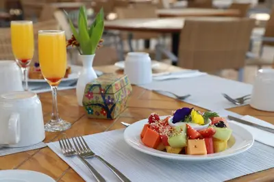 Comida en o cerca de este resort