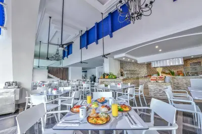 Comida en o cerca de este hotel