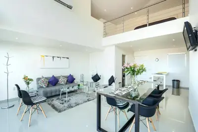 Una televisión o centro de entretenimiento en LOFT PANORAMICO DE LUJO 631 - PUNTA GAVIOTA