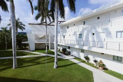 Edificio en el que se encuentra el apartahotel