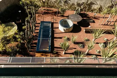 Jardín al aire libre en Flavia Hotel