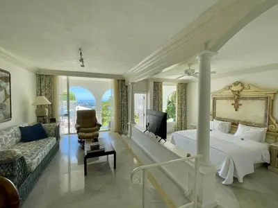 Cama o camas de una habitación en VILLA JADE LUXURY FULL SERVICE STAFF VILLA