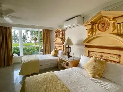 Cama o camas de una habitación en VILLA JADE LUXURY FULL SERVICE STAFF VILLA