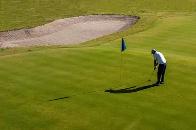 Instalaciones para jugar al golf en el hotel o alrededores