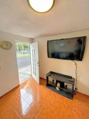 Una televisión o centro de entretenimiento en DEPTO FRENTE A ESTADIO GNP ANTES FORO SOL y AUTODROMO F1 A 10 MIN CAMINANDO