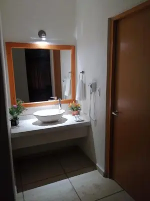 Un baño de Hotel JS