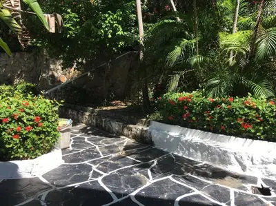 Jardín al aire libre en Casa con vista espectacular al mar con alberca