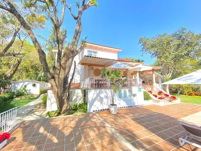 Jardín al aire libre en Hotel Cala Blanca Cuernavaca