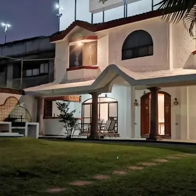 HERMOSA CASA EN CUERNAVACA: JARDÍN DEL LAGO