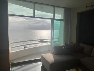 Zona de estar de Sexto piso y vista al mar