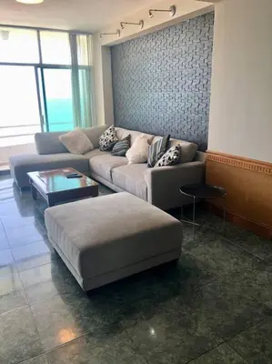 Zona de estar de Sexto piso y vista al mar