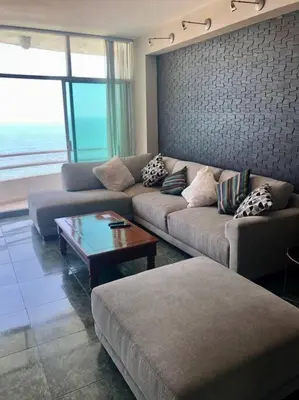 Zona de estar de Sexto piso y vista al mar