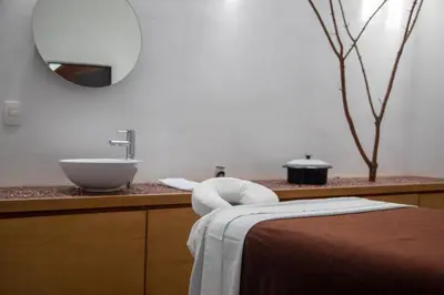 Un baño de Hotel La Casa de los Árboles Immersive Experience