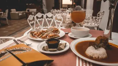 Comida en o cerca de este hotel