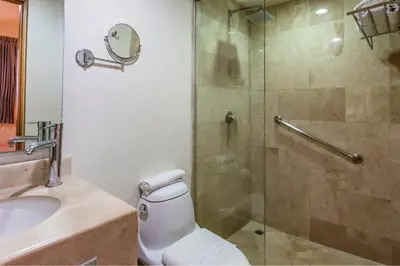 Un baño de Hotel Parador de Alcalá