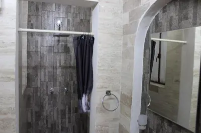 Un baño de Habitaciones 1 acceso independiente y autonomo Puebla
