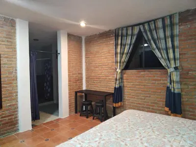 Cama o camas de una habitación en La Casa del Kiosco Azul Independiente Alberca Mascotas Gran Jardín
