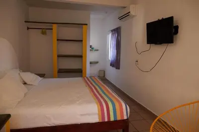 Una televisión o centro de entretenimiento en Pargos Hotel & Cowork