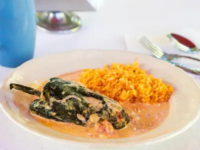 Comida en o cerca de este hotel