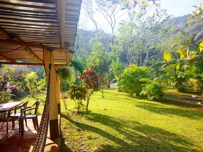 Jardín al aire libre en Cabañas Ixaya