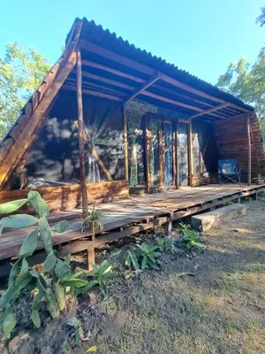 Edificio en el que se encuentra el hostal o pensión