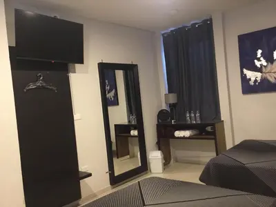 Una televisión o centro de entretenimiento en Hotel Tao