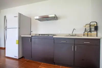 Una cocina o zona de cocina en Casa con alberca privada y jardin