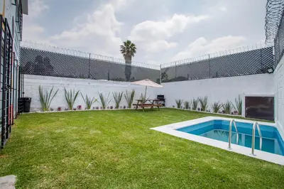 Piscina en o cerca de Casa con alberca privada y jardin