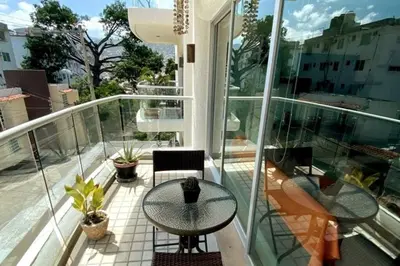 Un balcón o terraza de Hermoso departamento con alberca