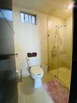 Un baño de Hermoso departamento con alberca