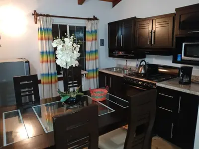Una cocina o zona de cocina en Cabaña con Bañera y Chimeneas en Puesta de Sol