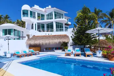 Piscina en o cerca de Hermosa Villa con alberca infinita Playa Zipolite