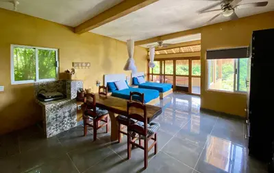 Zona de estar de Departamento con vista al mar, Wifi Starlink y AC en Playa San Agustinillo