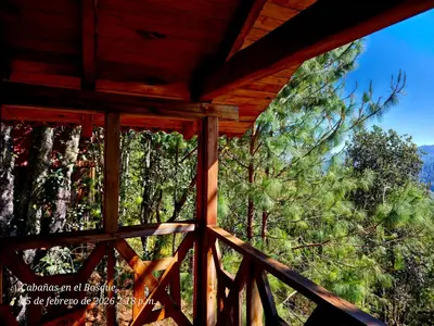 Un balcón o terraza de Cabaña en el Bosque de San José del Pacífico 3