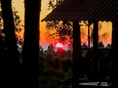 Amanecer o atardecer desde el chalet de montaña o alrededores