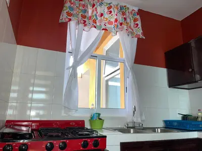 Una cocina o zona de cocina en Sensity Home Preciosa y espaciosa casa todos los servicios 5 min del CIS