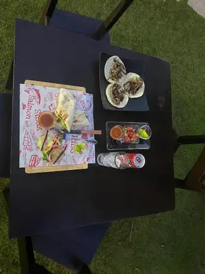 Comida en o cerca de este hotel
