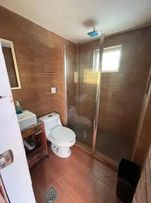 Un baño de HABITACION, VISTA AL MAR