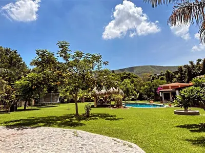 Jardín al aire libre en Casa Ticumán, villa campestre cerca de Las Estacas
