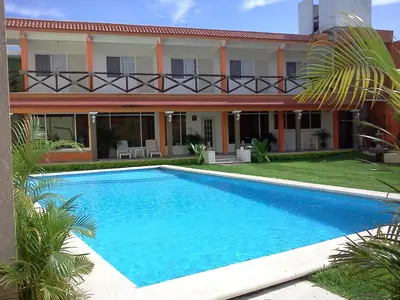 Piscina en o cerca de quintaolivos Jardín y Alberca!