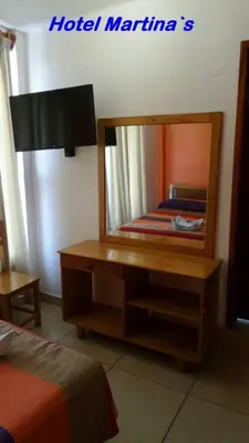 Una televisión o centro de entretenimiento en Hotel Martina’s