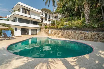 Piscina en o cerca de Gran habitacion con terraza vista espectacular, piscina